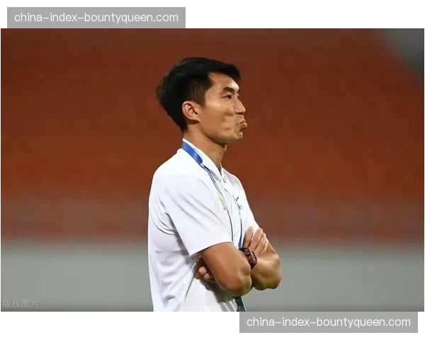 特写:老将蒿俊闵替补登场,完成个人职业生涯第500场联赛里程碑